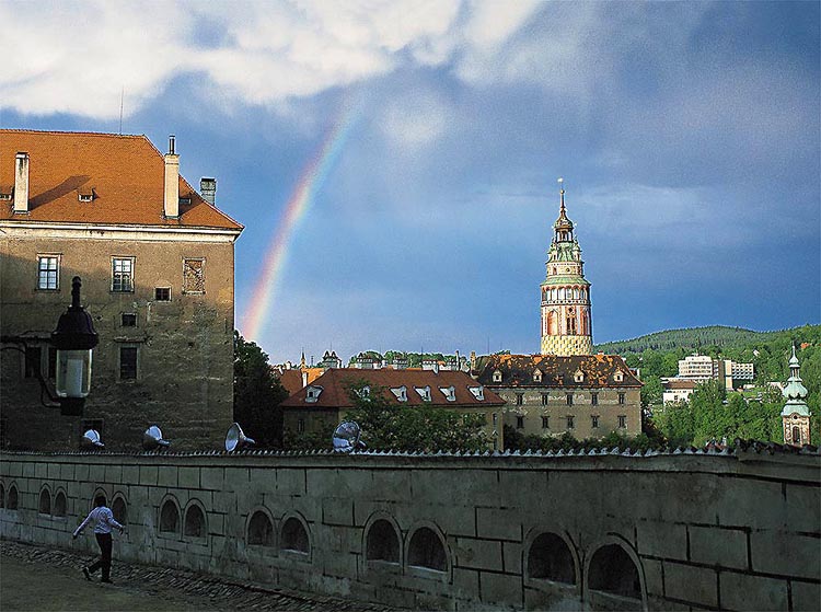 Rainbow above Český Krumlov Castle, foto: Libor Sváček